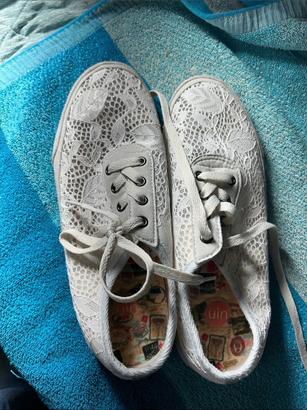 UIN White Lace Canvas Sneakers